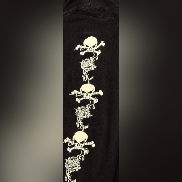 Skull Cropped Hoodie - Picture 3 of 4